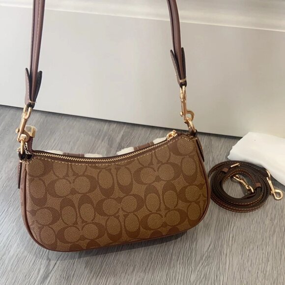 Coach Ashton Baguette Bag In Signature Canvas CY658 - Picture 5 of 8